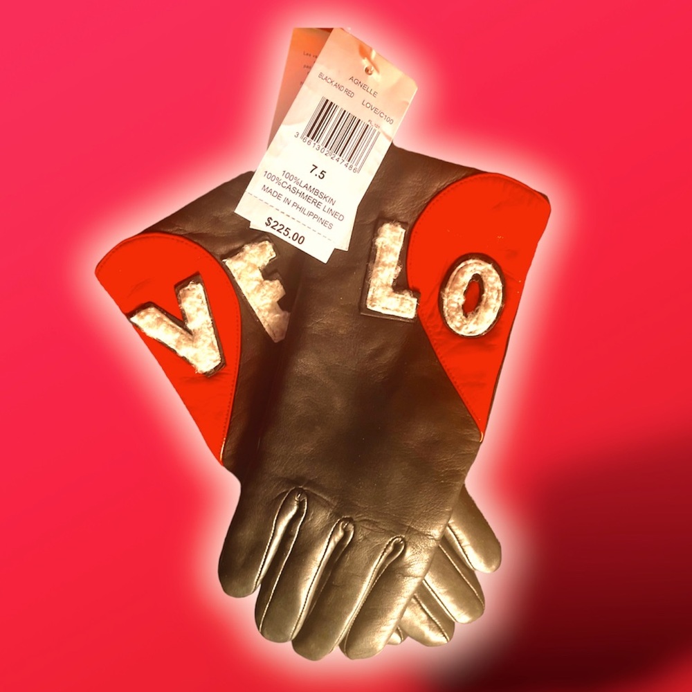 Agnelle LOVE gloves. 100% authentic